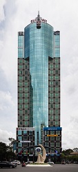 18階に、みずほ銀行ホーチミン支店の入るSun Wah Tower:Author:Diego Deiso