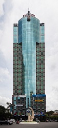 池田泉州銀行ホーチミン駐在員事務所が７階に入るSunwah Tower:Author:Diego Deiso